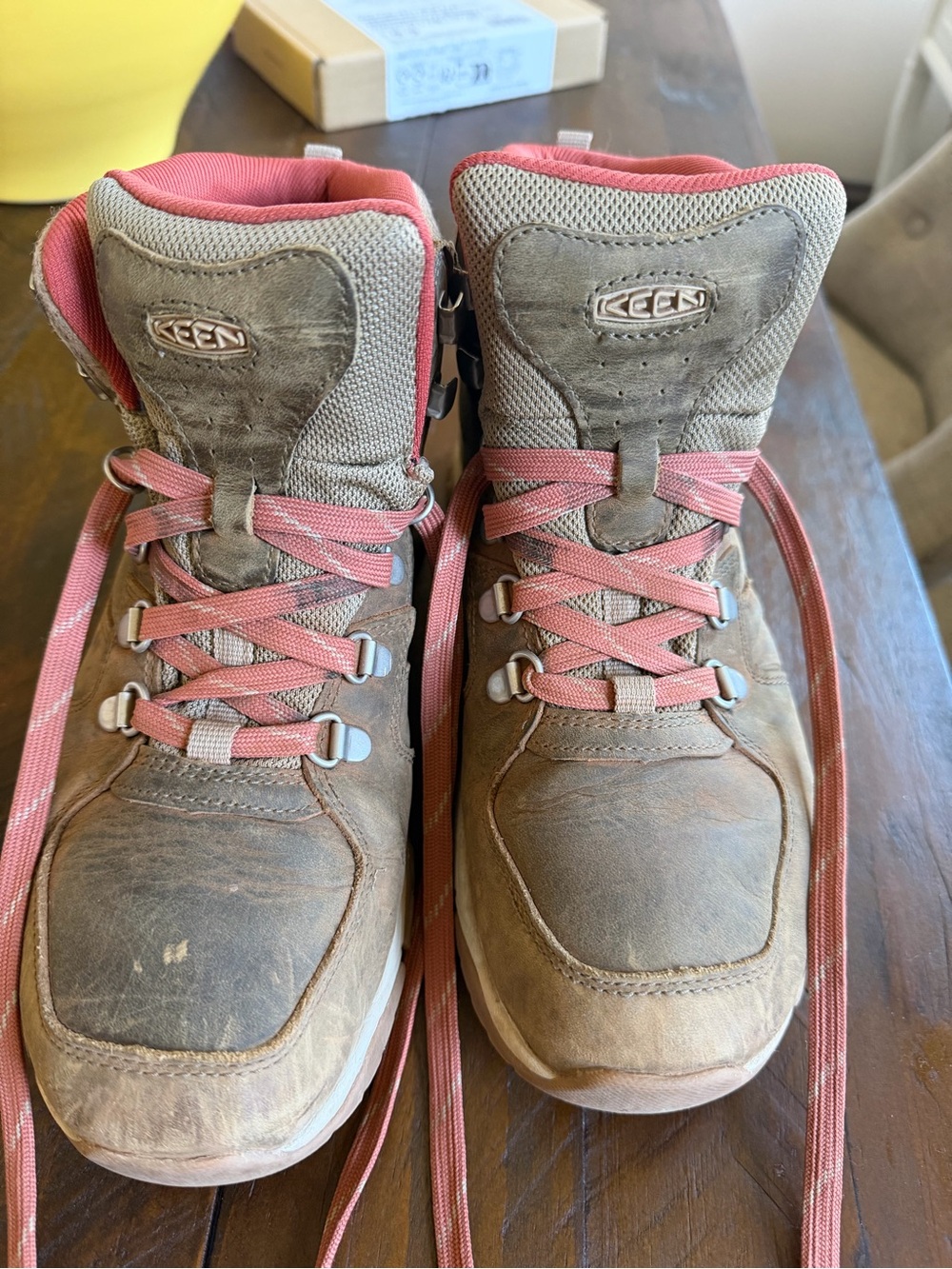Keen women’s Taupe and Pink Lace-Up Hiking Boots size 8